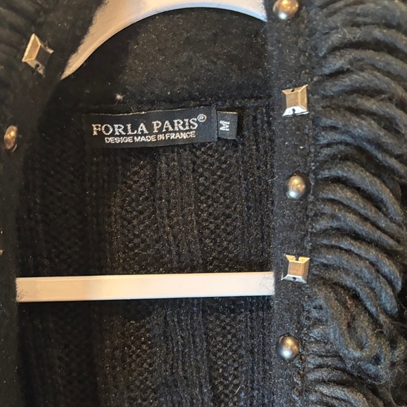 Elegant Black Knit Cardigan with Fur Trim - Picture 4 of 10